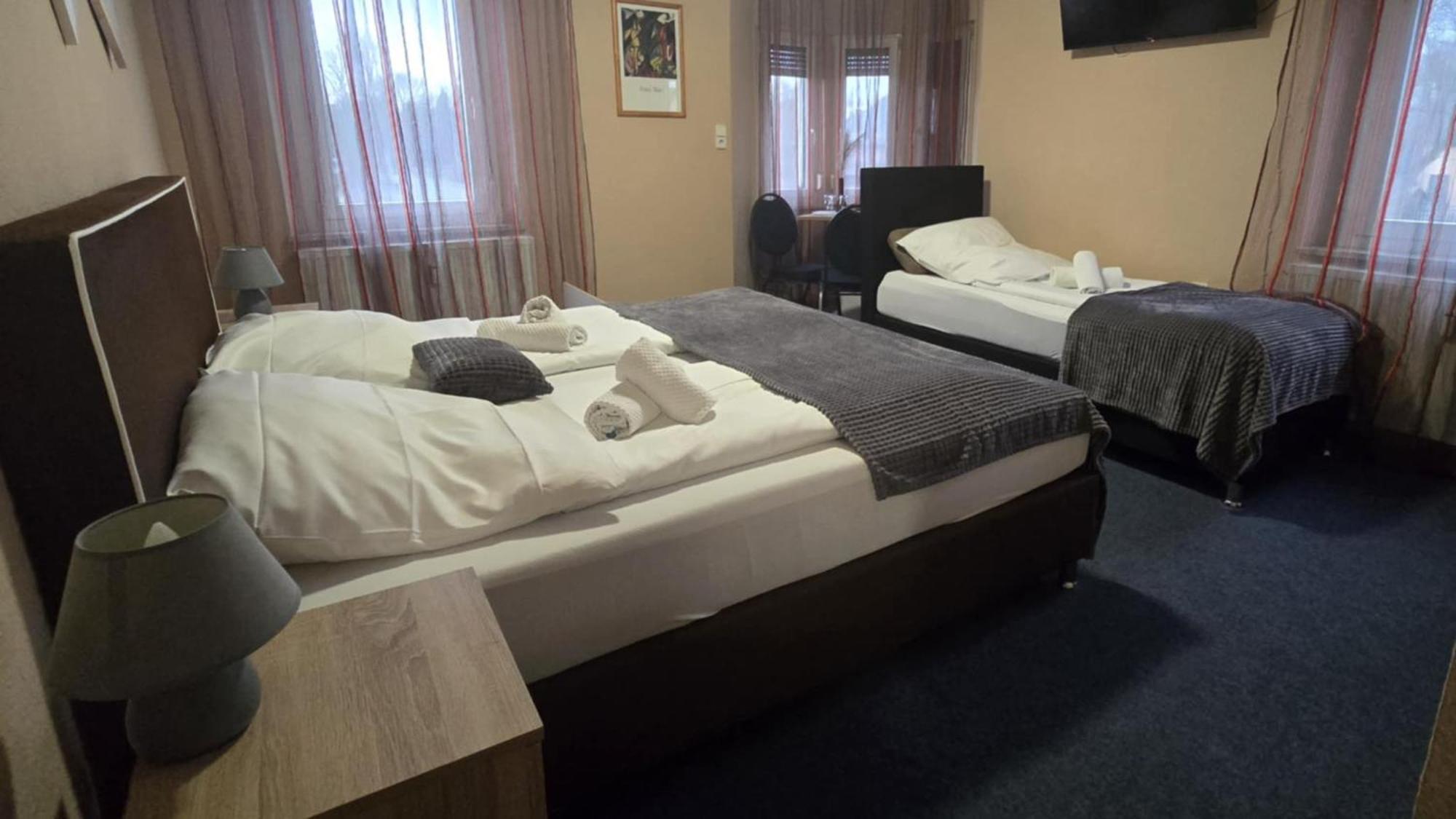 Hotel-Gasthof "Alter Ritter" Rothenburg ob der Tauber Bagian luar foto